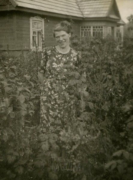 KKE 4755.jpg - Fot. Portret. Jadwiga Jarzynowska (z domu Siemaszko) – mama Marii Jolanty Mierzejewskiej (z domu Jarzynowska), Święciany, 1943 r.
